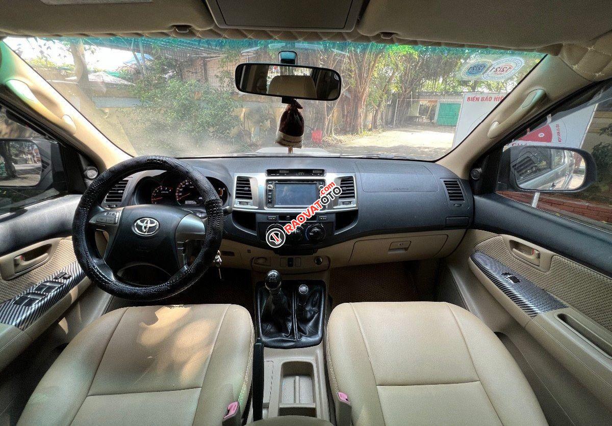 Xe Toyota Hilux 3.0G đời 2013, màu bạc, nhập khẩu nguyên chiếc -1