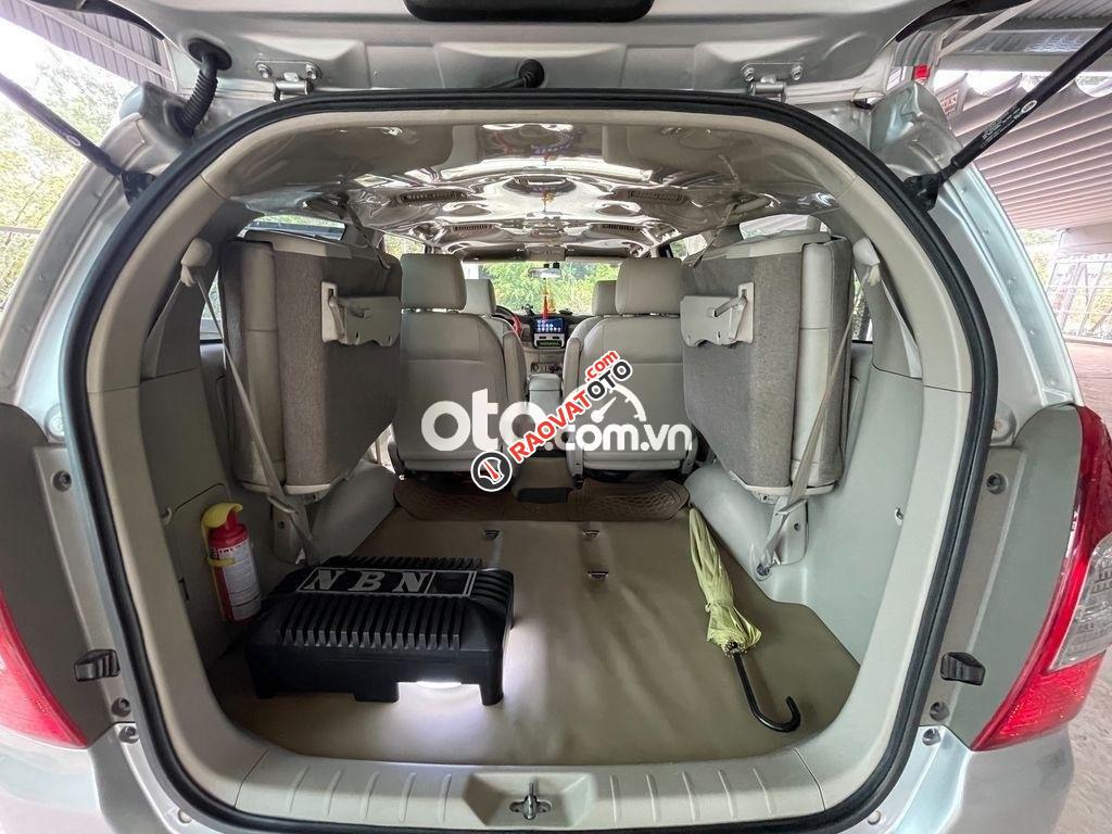 Cần bán Toyota Innova V đời 2016, màu bạc số tự động-3