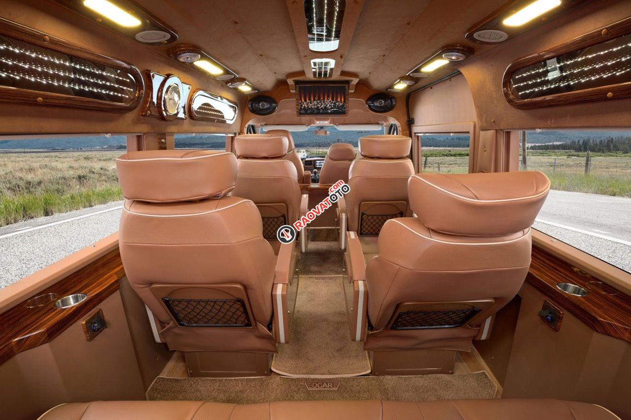 Bán xe Limousine cao cấp 10 chỗ - Ford Transit, màu trắng chính chủ-3