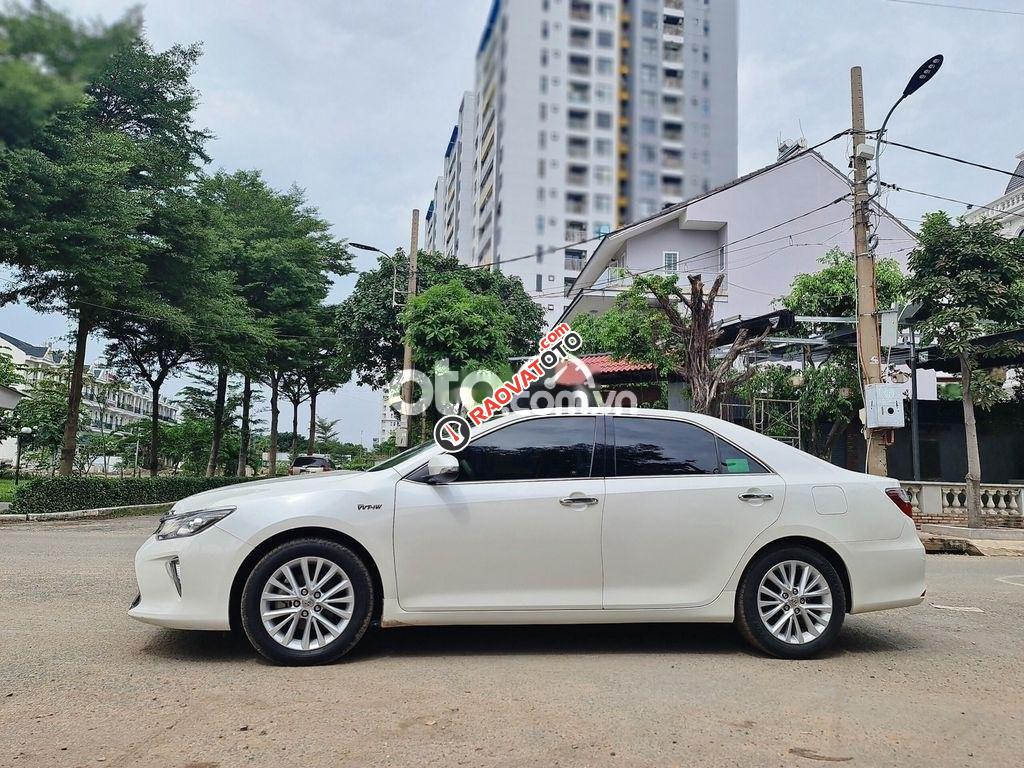 Bán ô tô Toyota Camry 2.0 đời 2019, màu trắng như mới-6