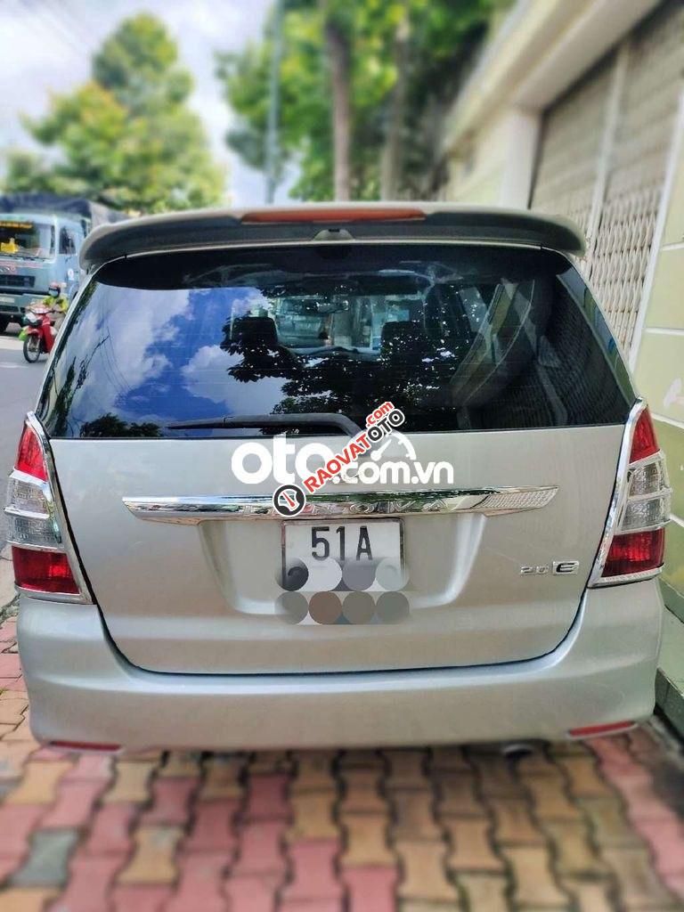 Bán xe Toyota Innova E đời 2012, màu bạc-1