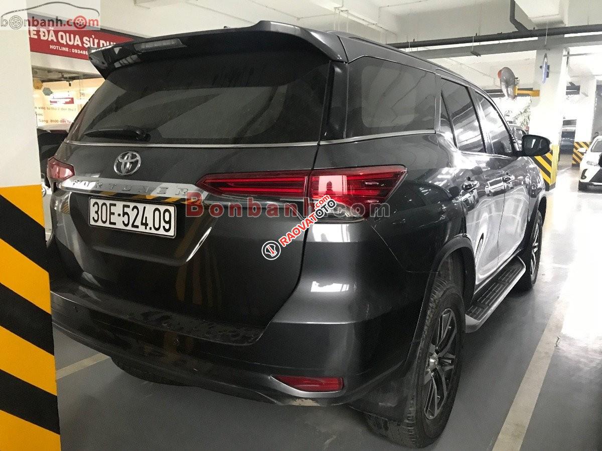 Bán Toyota Fortuner 2.7V sản xuất năm 2017, màu xám, nhập khẩu nguyên chiếc chính chủ-1