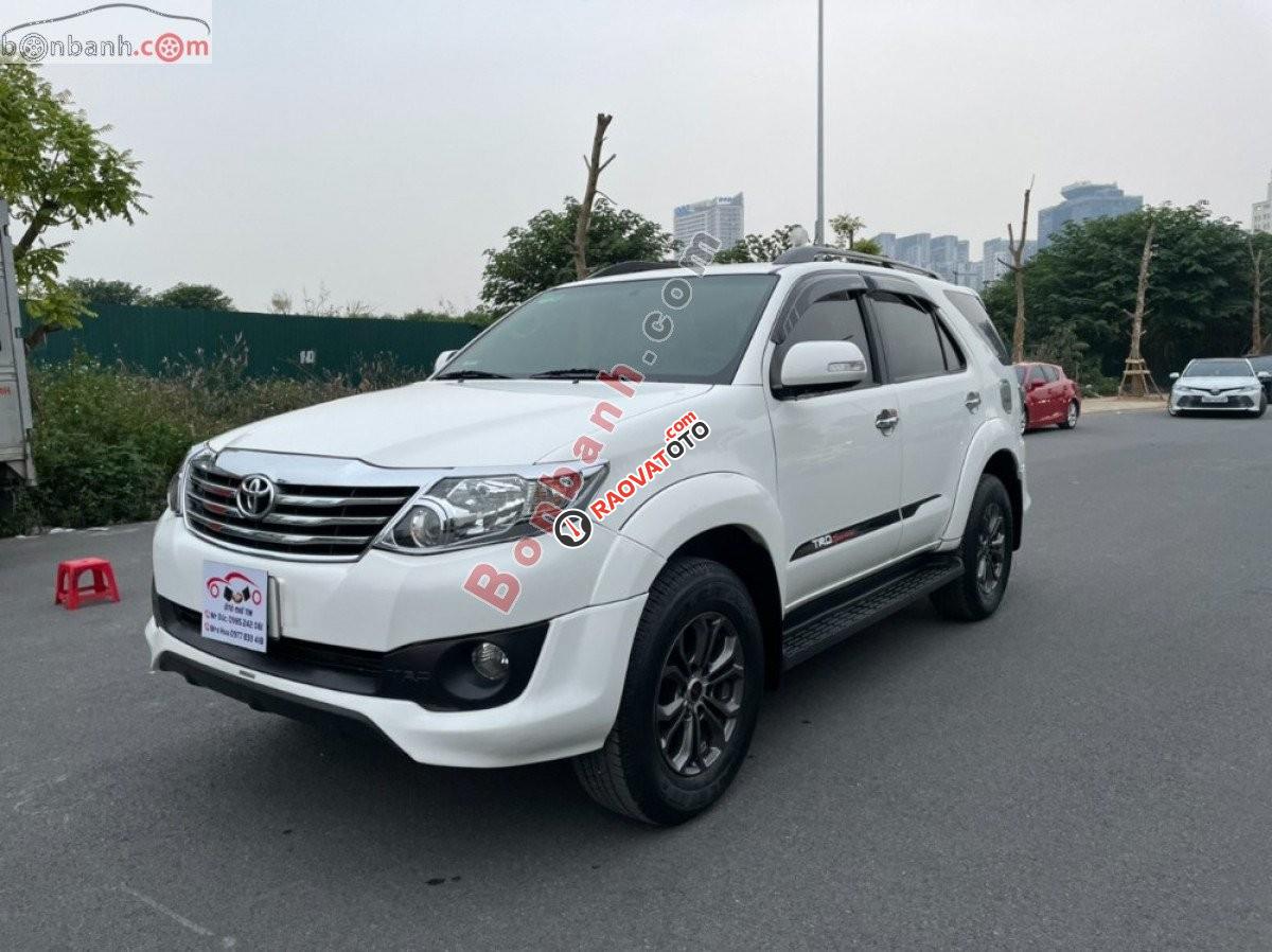 Xe Toyota Fortuner TRD Sportivo 4x2 AT đời 2015, màu trắng còn mới giá cạnh tranh-2