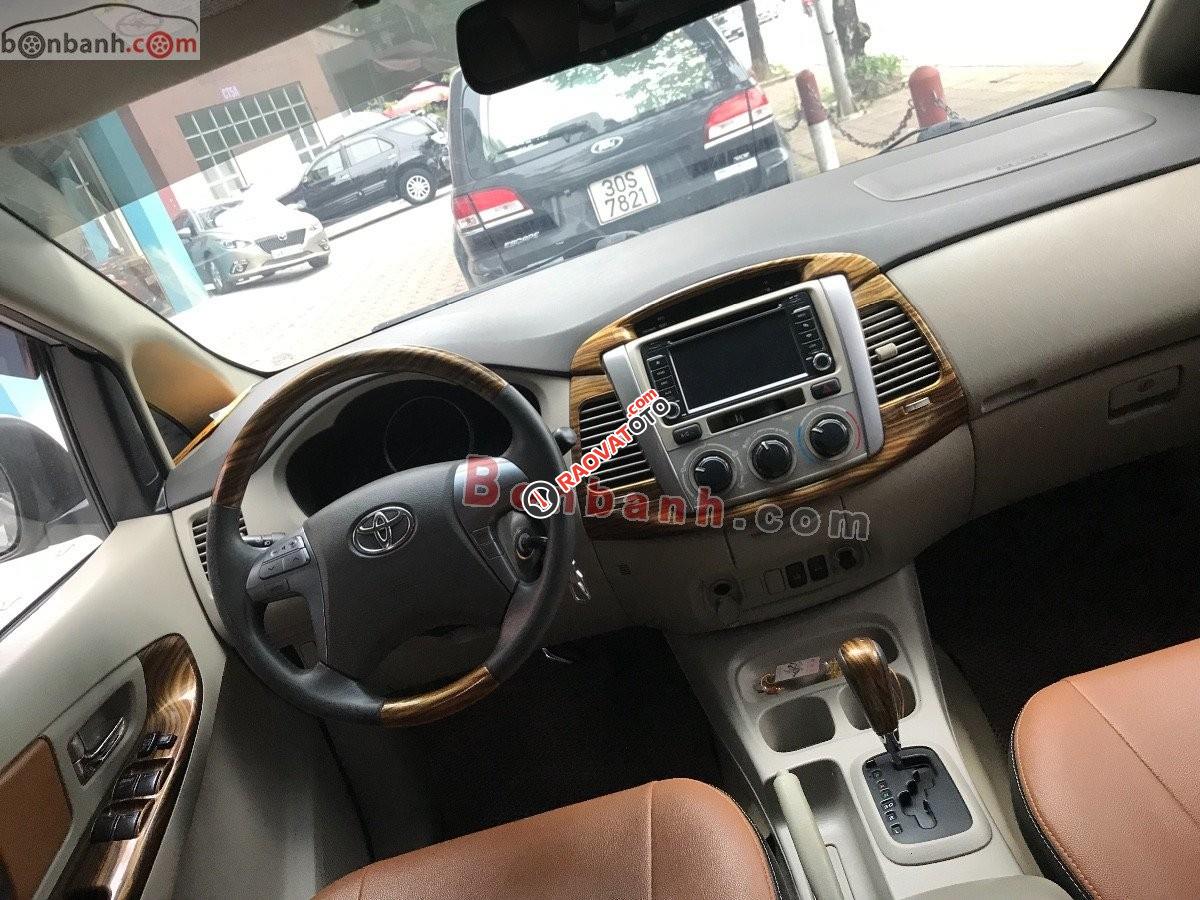 Cần bán gấp Toyota Innova G đời 2015, màu bạc xe gia đình -3