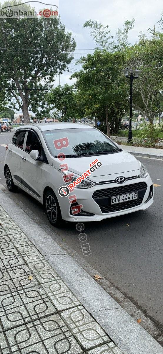 Cần bán Hyundai Grand i10 1.0 AT đời 2017, màu trắng còn mới giá cạnh tranh-4