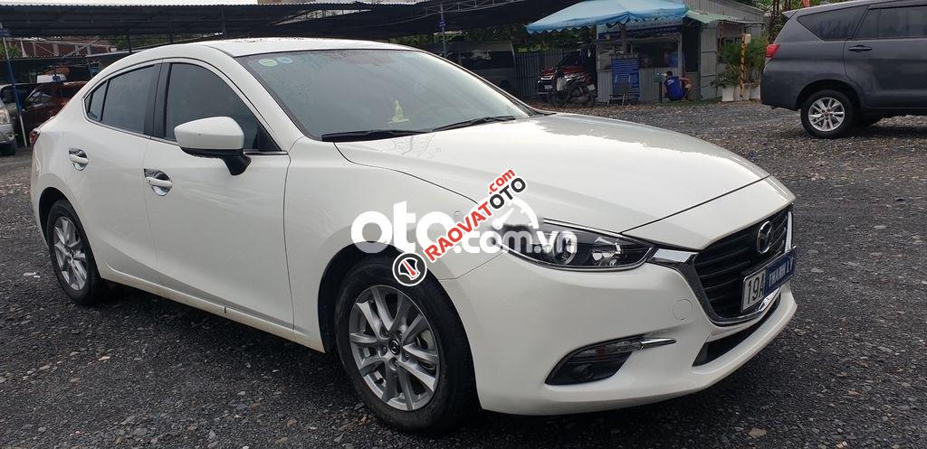 Cần bán gấp Mazda 3 Facelift sản xuất 2017, màu trắng-6