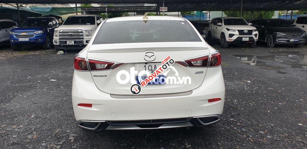 Cần bán gấp Mazda 3 Facelift sản xuất 2017, màu trắng-3