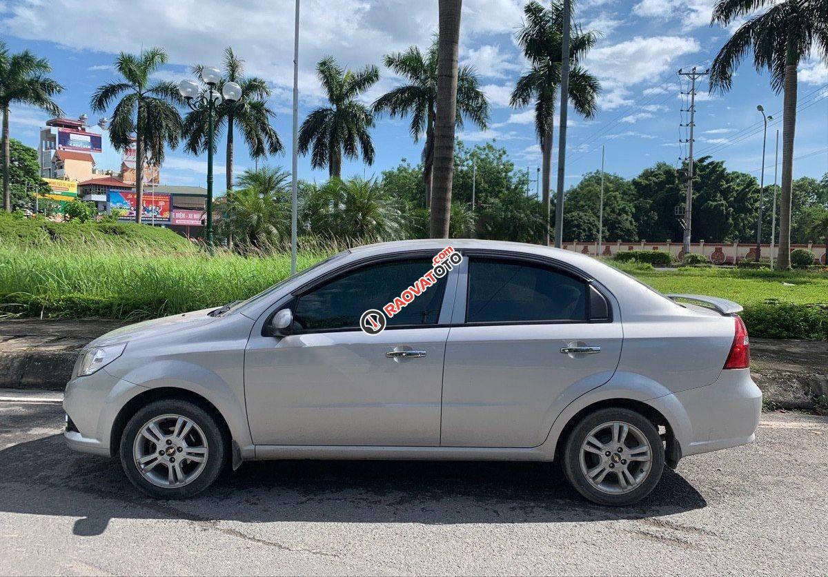 Cần bán lại xe Chevrolet Aveo AT năm 2016, màu bạc-0