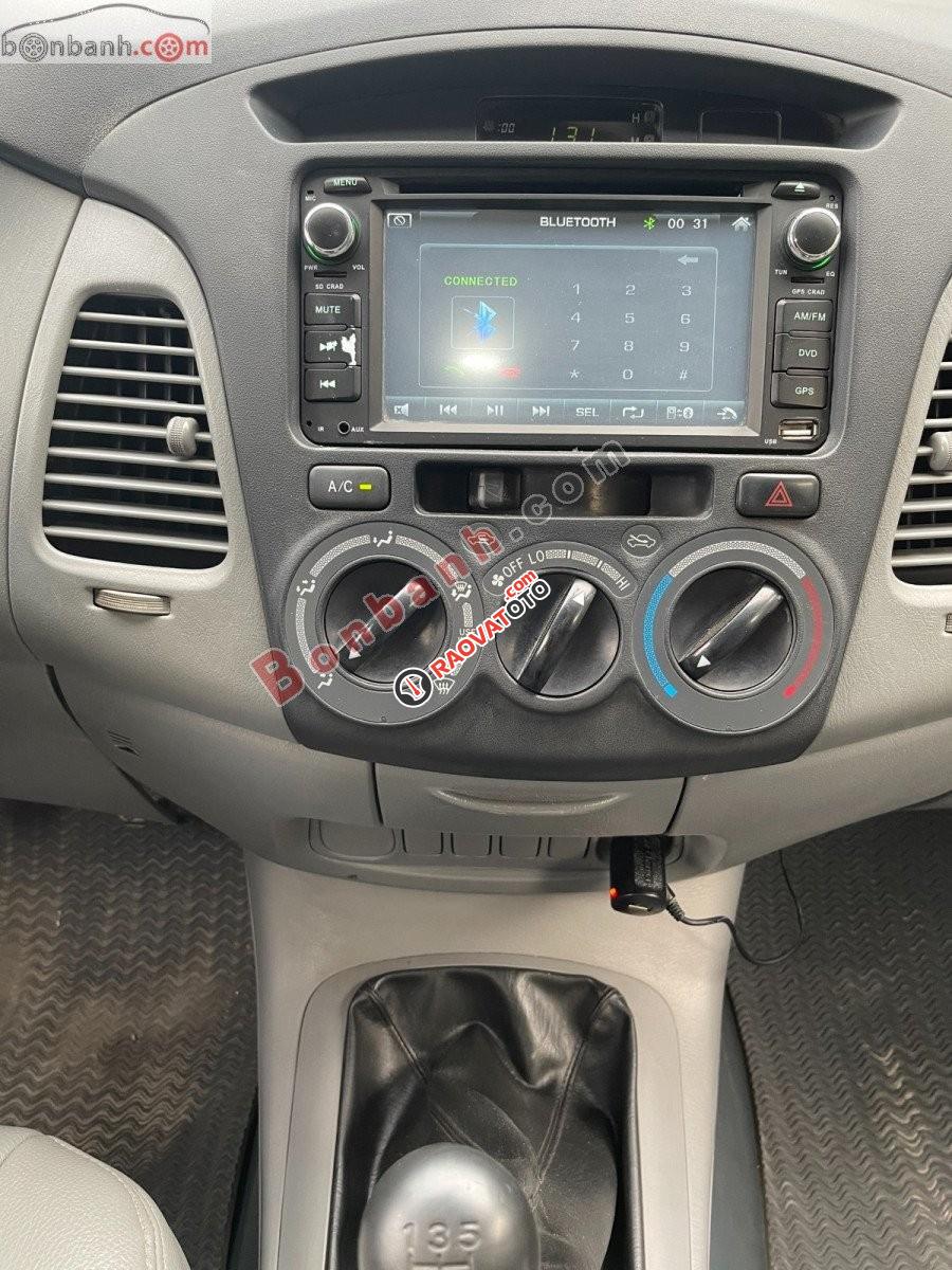 Cần bán xe Toyota Innova J năm sản xuất 2006, màu trắng xe gia đình, 175 triệu-5