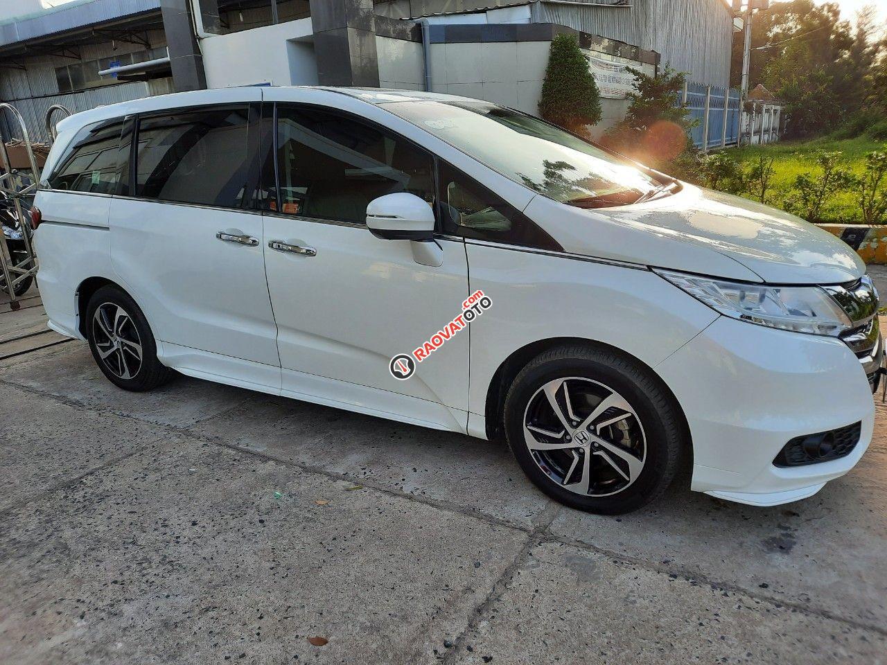Bán Honda Odyssey 2.4 AT sản xuất 2016, màu trắng, nhập khẩu còn mới-1