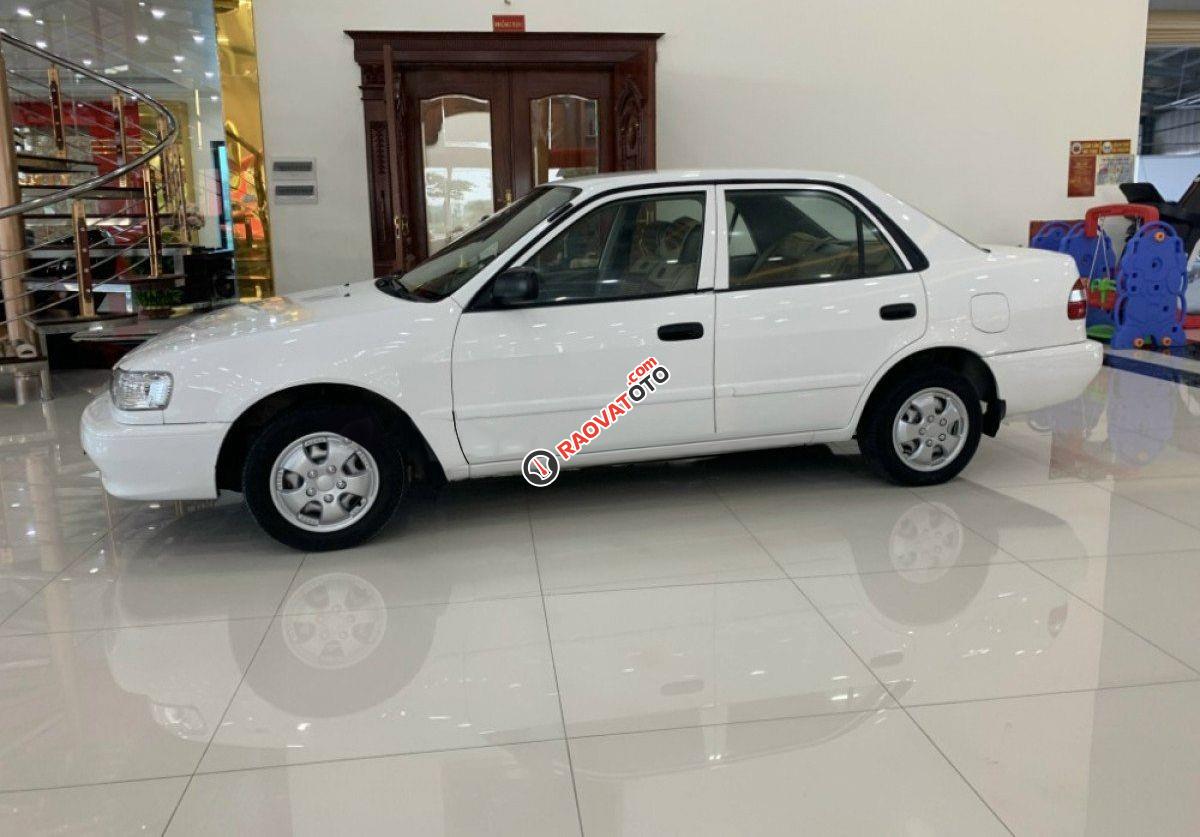 Cần bán Toyota Corolla 1.3MT năm 2001, màu trắng xe gia đình-0