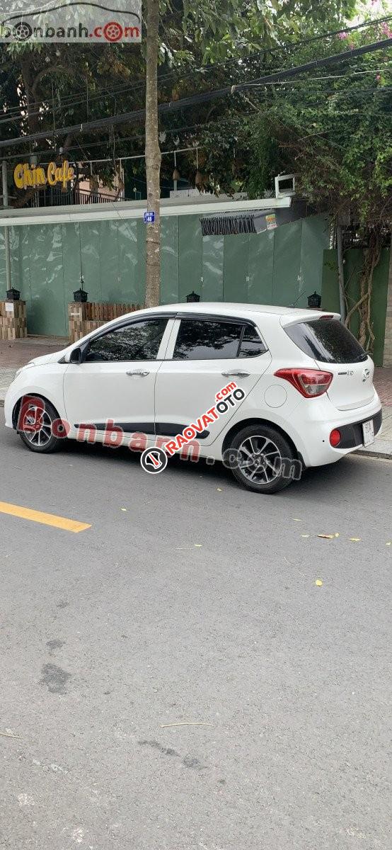 Cần bán Hyundai Grand i10 1.0 AT đời 2017, màu trắng còn mới giá cạnh tranh-3