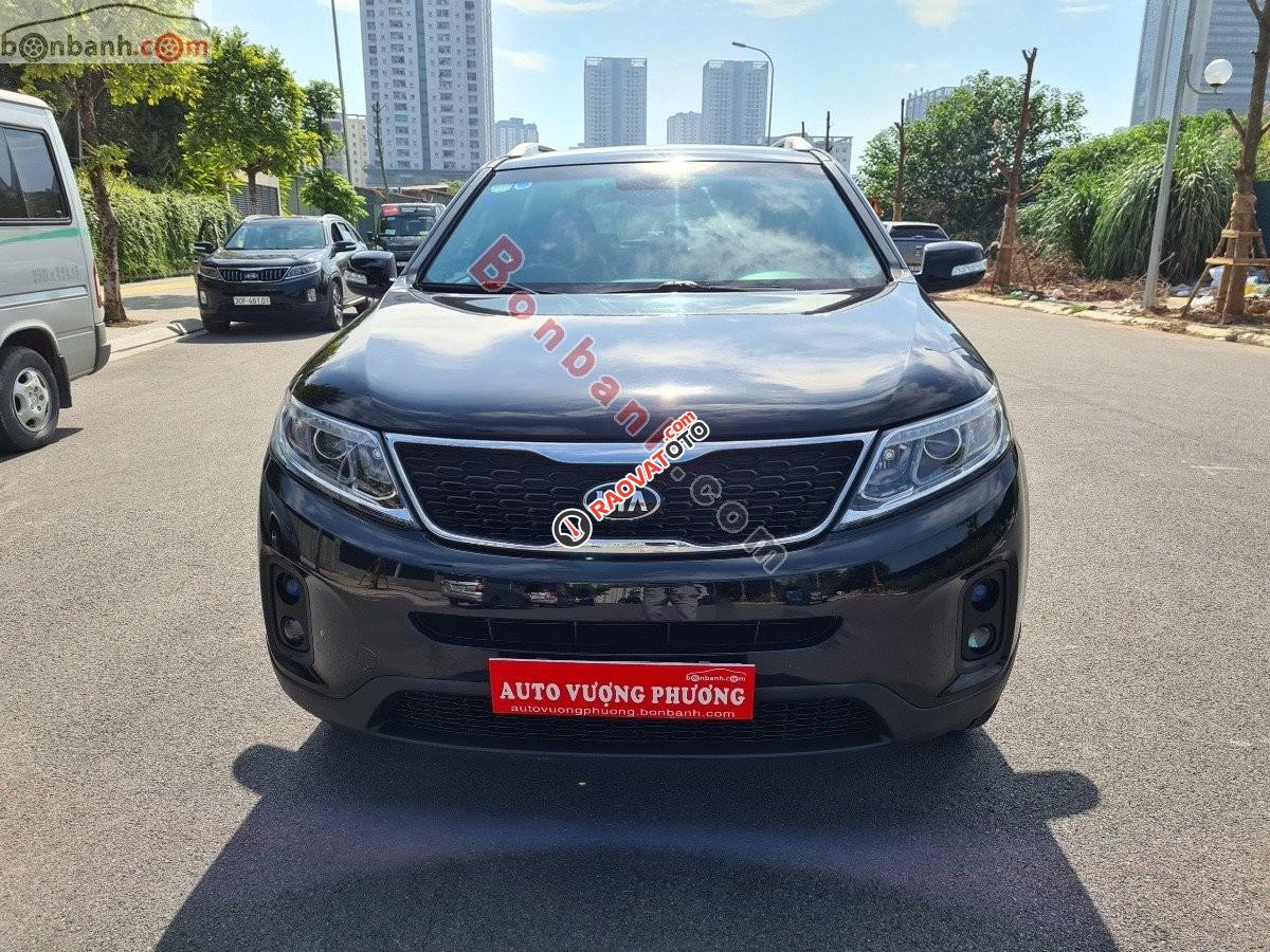 Bán xe Kia Sorento 2.4AT sản xuất 2016, màu đen còn mới-0