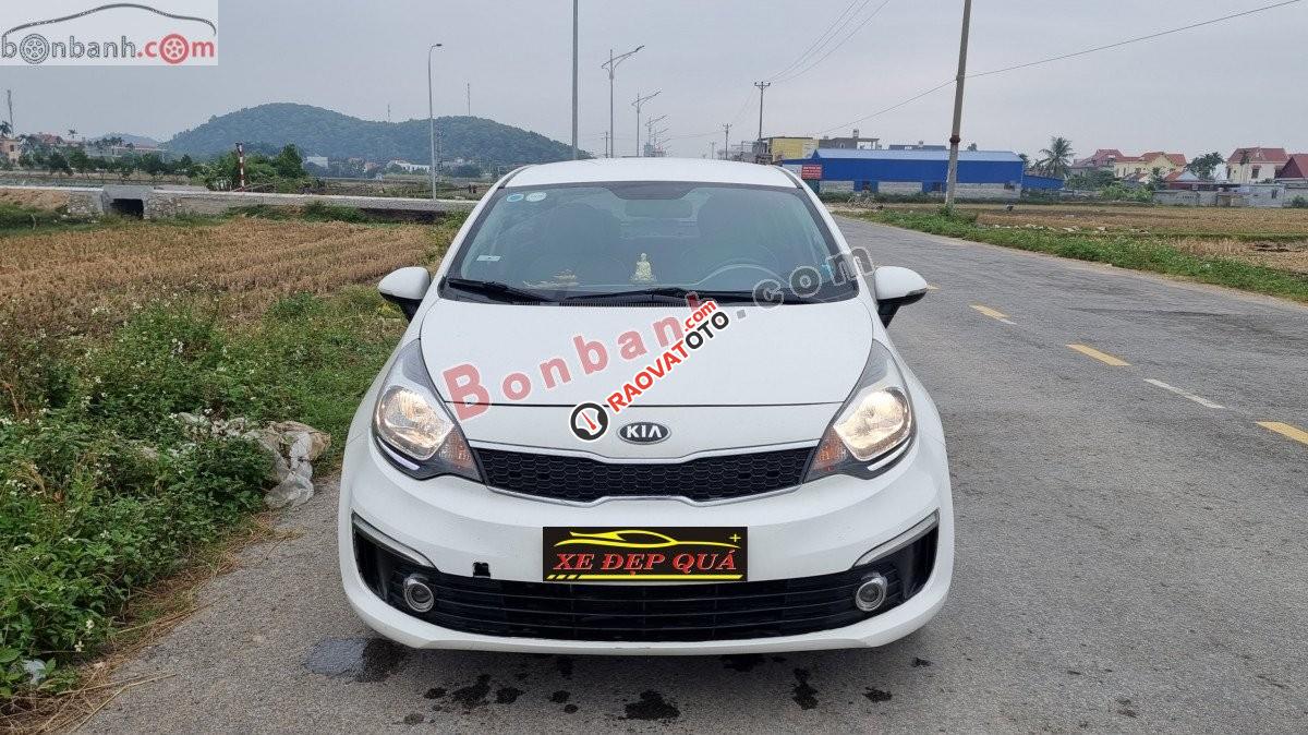 Cần bán Kia Rio AT năm sản xuất 2015, màu trắng xe gia đình-0