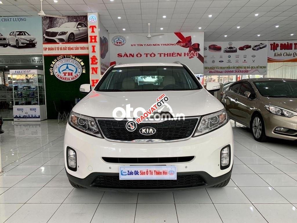 Cần bán gấp Kia Sorento 2.4 GAT đời 2015, màu trắng xe gia đình-11