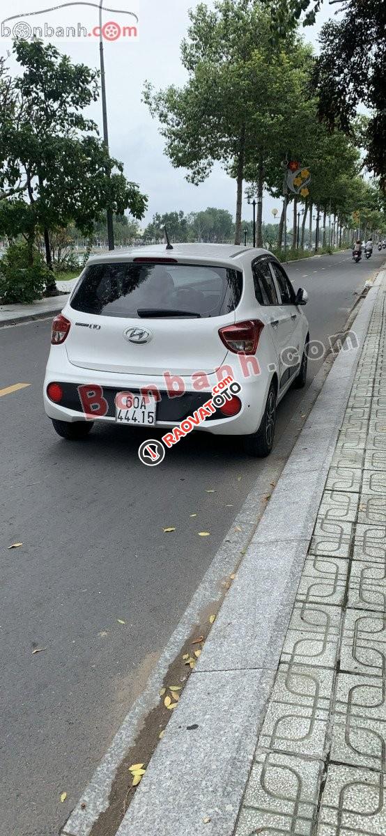 Cần bán Hyundai Grand i10 1.0 AT đời 2017, màu trắng còn mới giá cạnh tranh-2