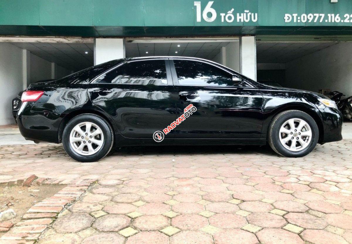 Cần bán Toyota Camry 2.5 LE 2010, màu đen, xe nhập còn mới-1