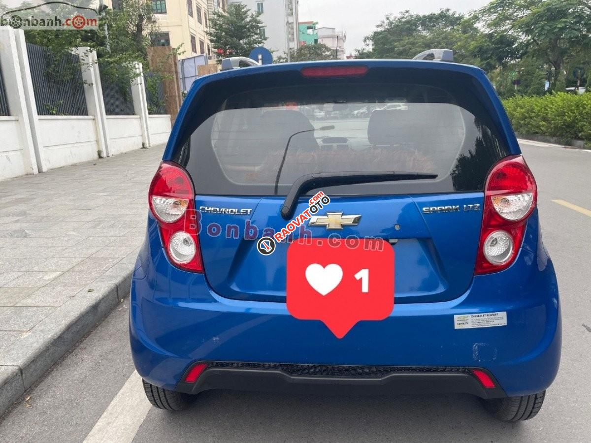 Cần bán gấp Chevrolet Spark LTZ sản xuất năm 2013, màu xanh lam  -3