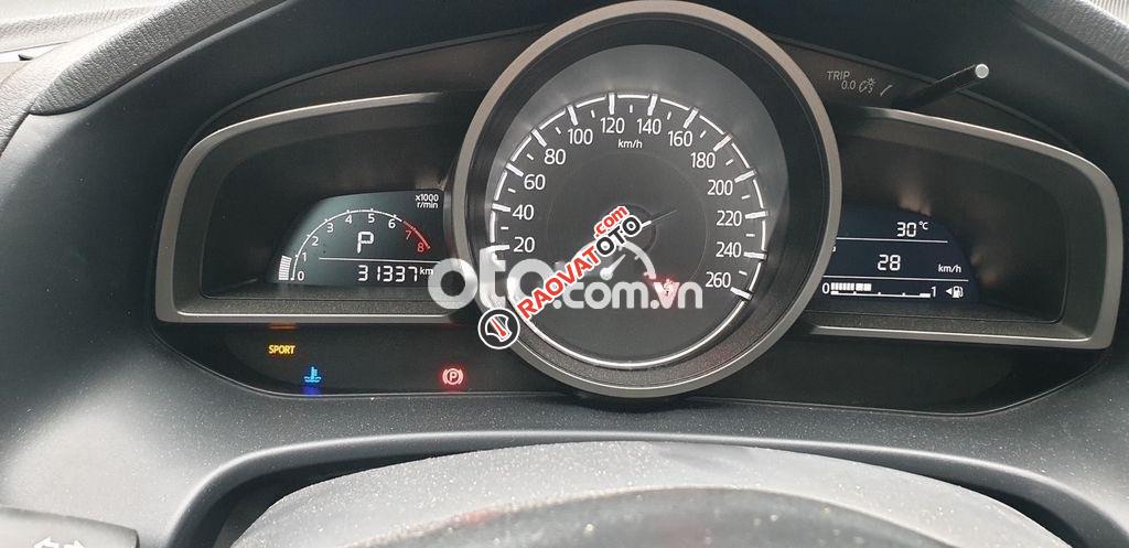 Cần bán gấp Mazda 3 Facelift sản xuất 2017, màu trắng-1