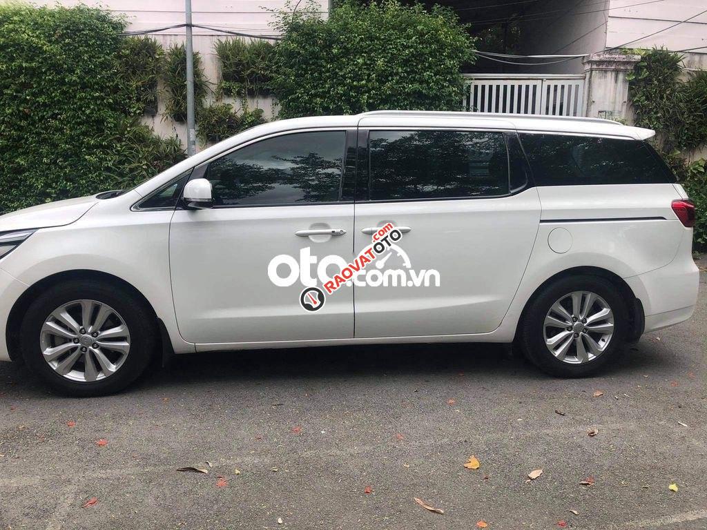 Cần bán xe Kia Sedona DATH sản xuất năm 2016, màu trắng chính chủ, 775 triệu-0