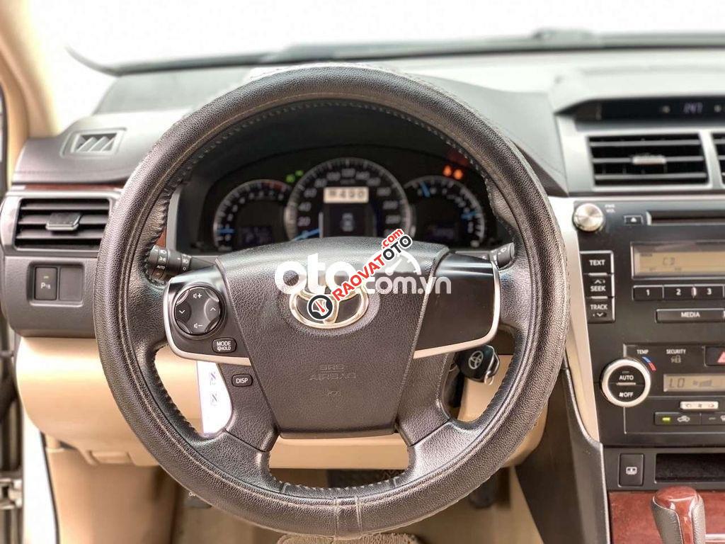 Cần bán lại xe Toyota Camry 2.5G sản xuất năm 2013, màu bạc xe gia đình-9
