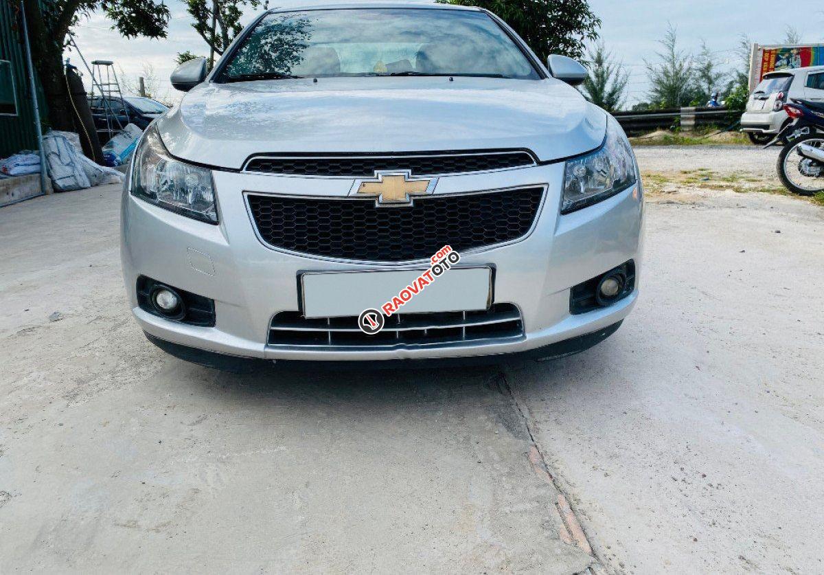 Cần bán xe Chevrolet Cruze LS đời 2011, màu bạc số sàn-1