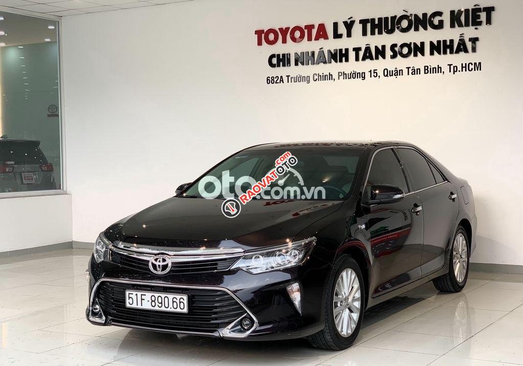 Cần bán Toyota Camry 2.0E sản xuất 2017, màu đen, 750 triệu-1