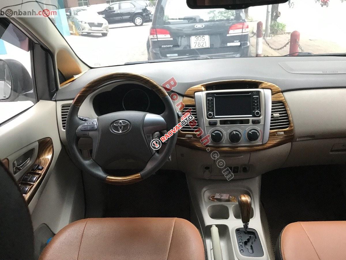 Cần bán gấp Toyota Innova G đời 2015, màu bạc xe gia đình -2