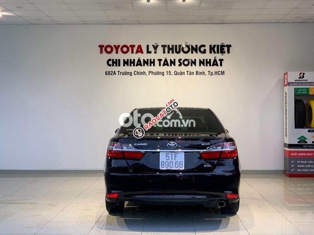 Cần bán Toyota Camry 2.0E sản xuất 2017, màu đen, 750 triệu-7