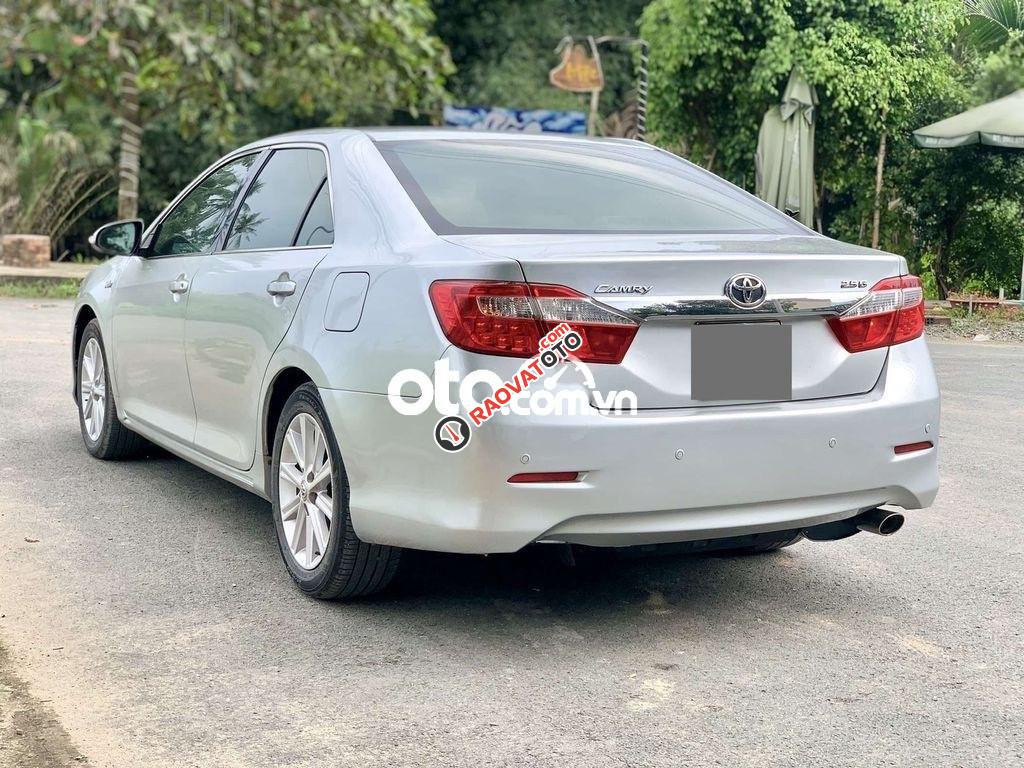 Cần bán lại xe Toyota Camry 2.5G năm sản xuất 2013, màu bạc xe gia đình-2