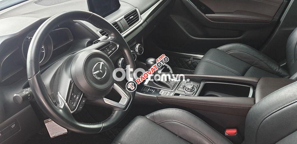 Cần bán gấp Mazda 3 Facelift sản xuất 2017, màu trắng-2