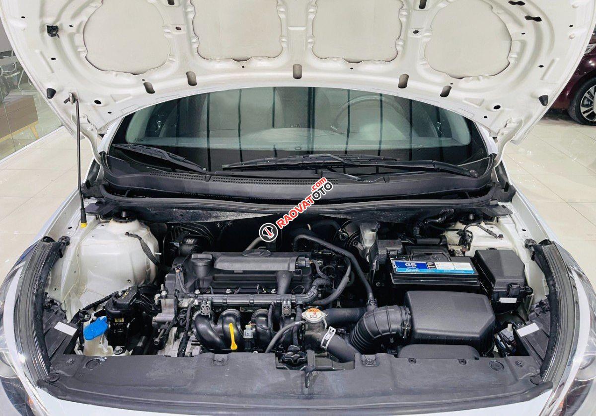 Cần bán Hyundai Accent 1.4 AT năm 2015, màu trắng, xe nhập xe gia đình, giá 368tr-1