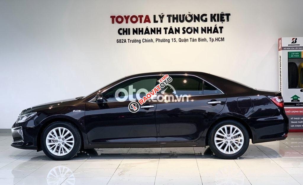 Cần bán Toyota Camry 2.0E sản xuất 2017, màu đen, 750 triệu-2