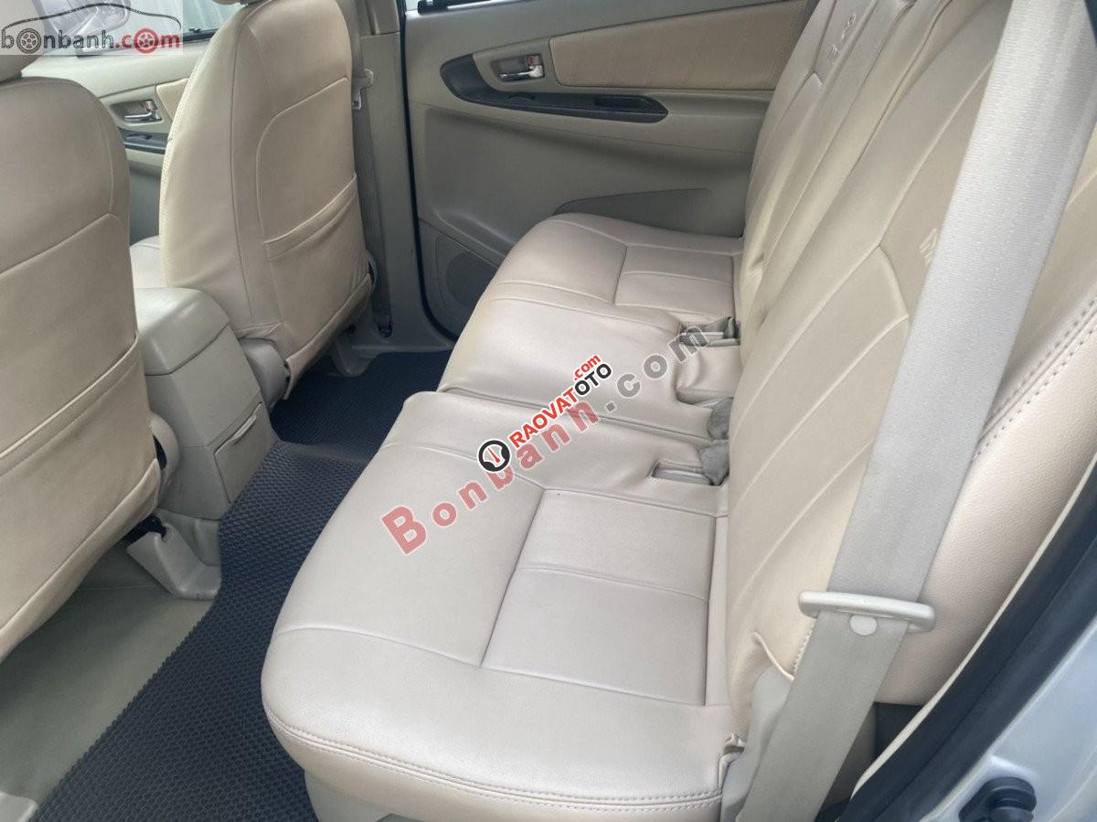 Bán Toyota Innova G sản xuất 2015, màu bạc còn mới-4