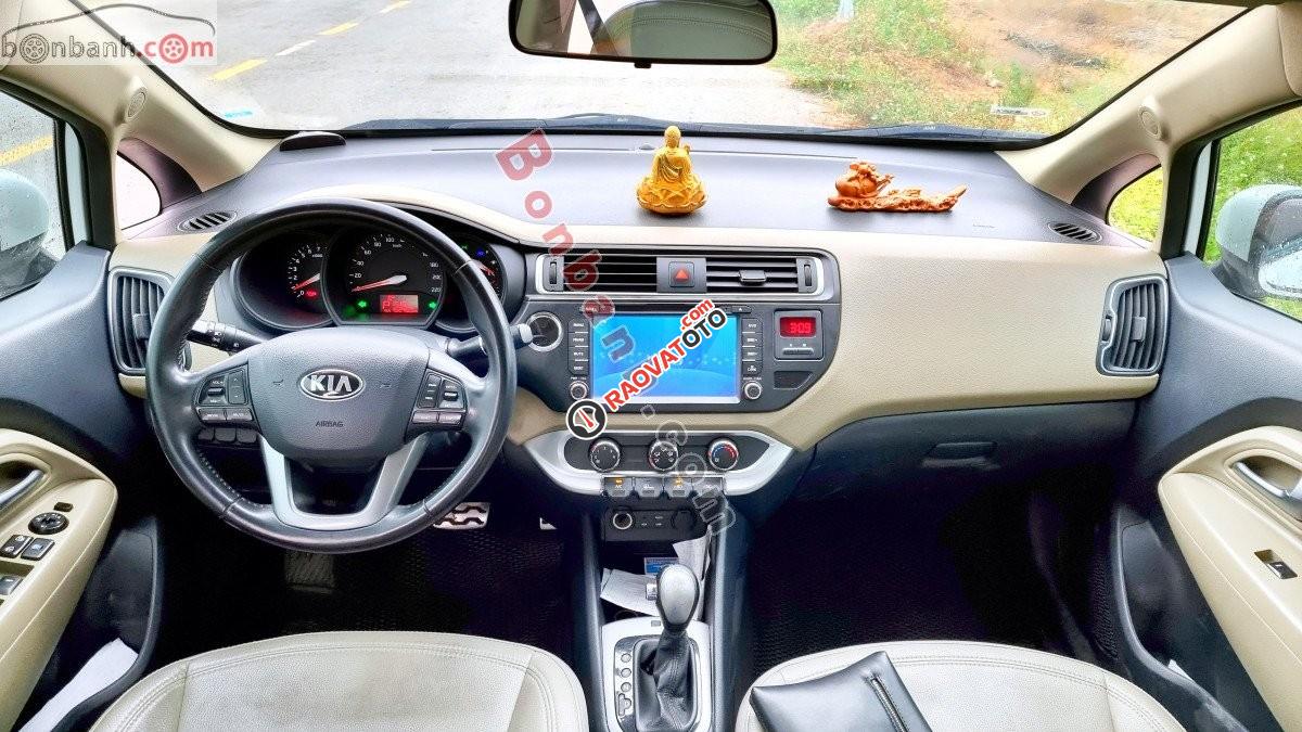 Cần bán Kia Rio AT năm sản xuất 2015, màu trắng xe gia đình-4