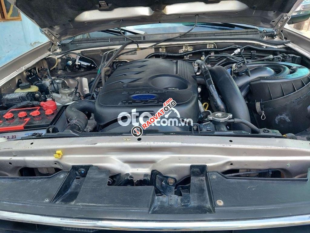 Cần bán xe Ford Everest Limited sản xuất năm 2014 số tự động, giá tốt-3