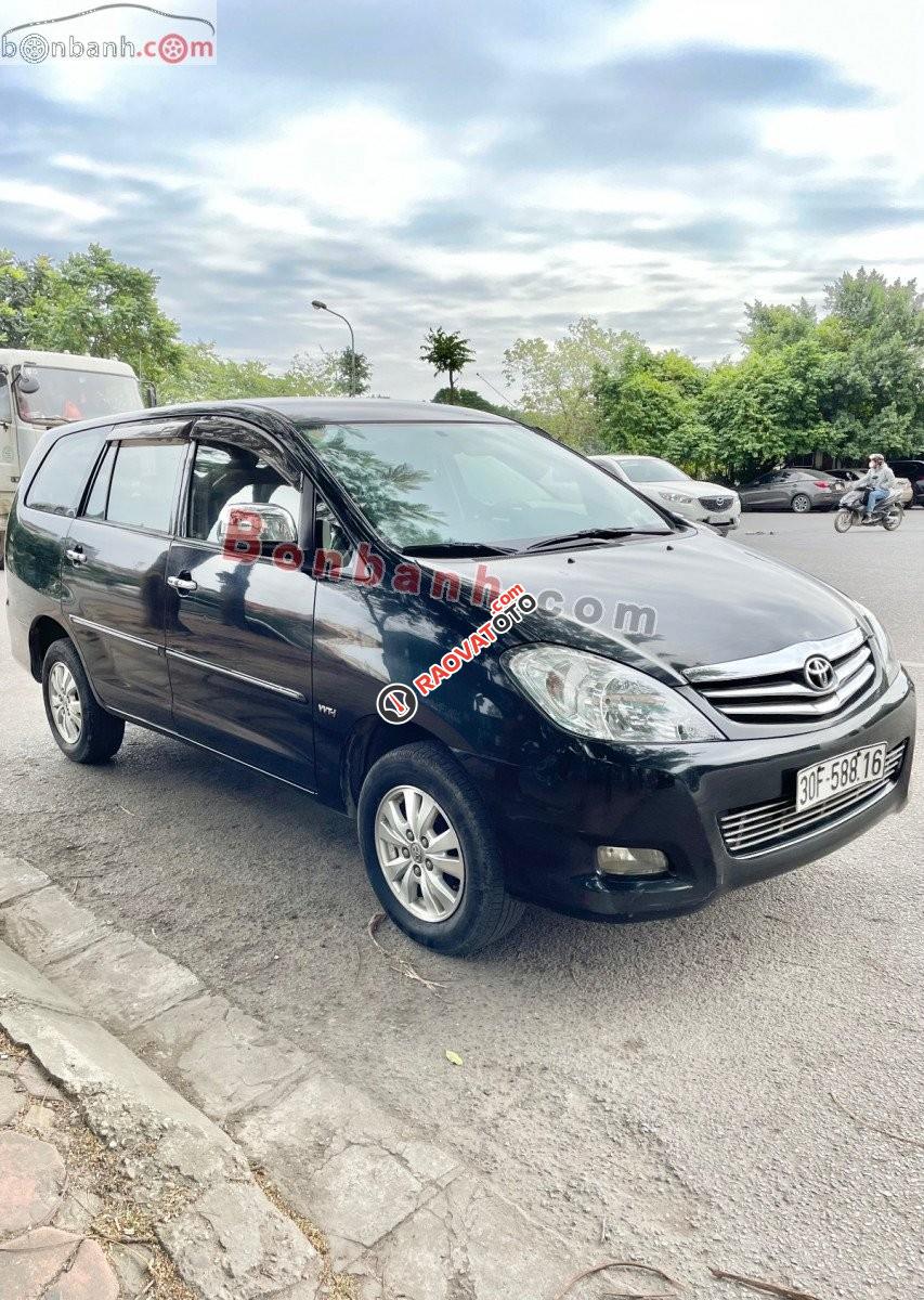 Cần bán gấp Toyota Innova V đời 2011, màu đen-7