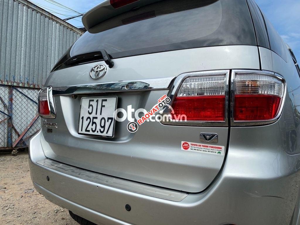 Cần bán gấp Toyota Fortuner V đời 2009, màu bạc-4