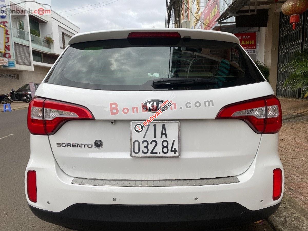 Cần bán gấp Kia Sorento AT đời 2016, màu trắng-7