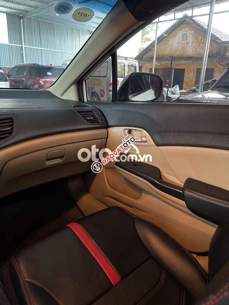 Cần bán gấp Honda Civic 1.8AT đời 2015, màu trắng chính chủ-1
