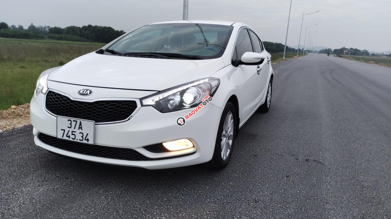Cần bán Kia K3 1.6MT đời 2015, màu trắng còn mới, giá 375tr-8
