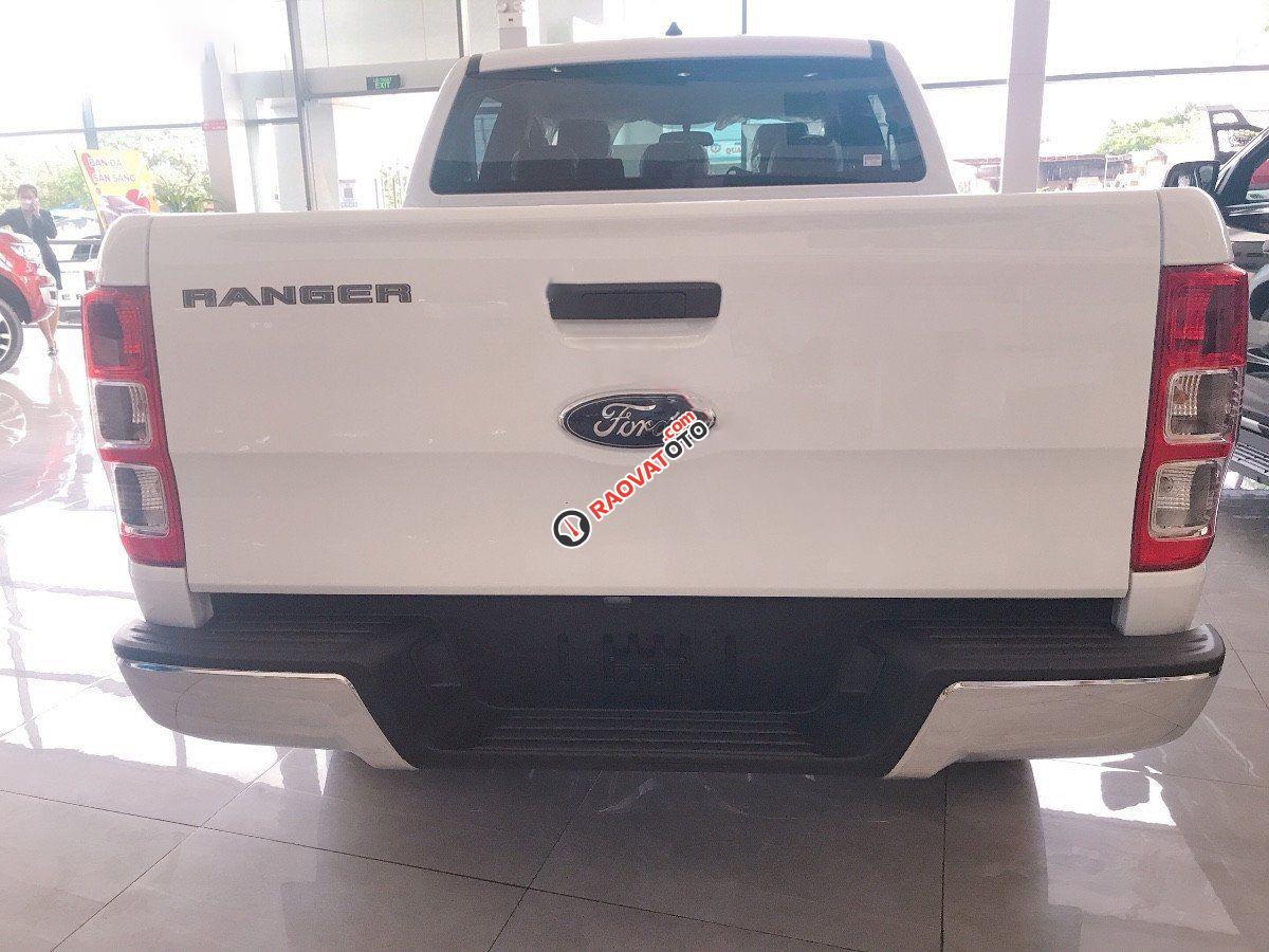 Cần bán xe Ford Ranger XL 2021, màu trắng, giá 616tr-0