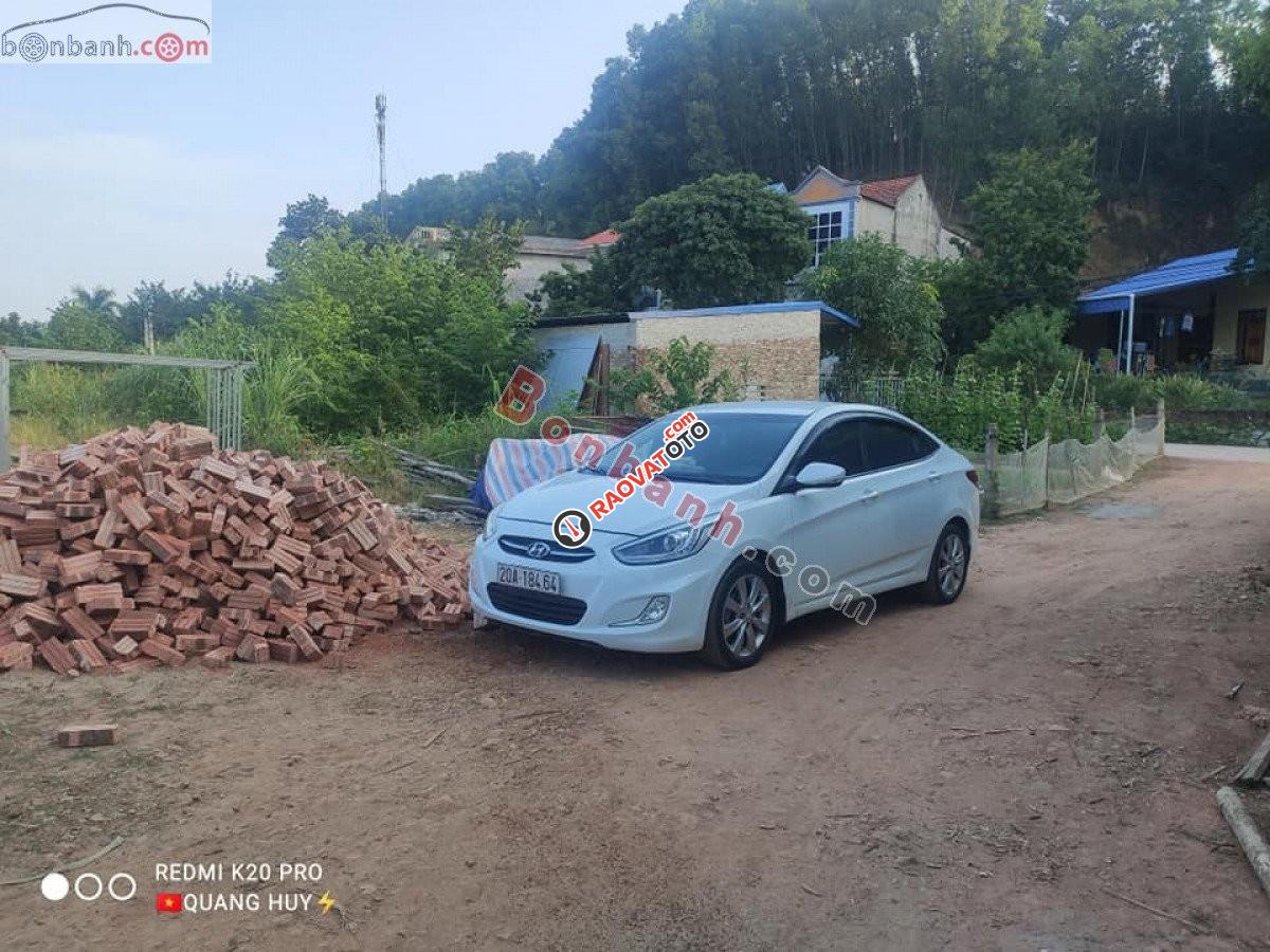 Bán Hyundai Accent 1.4 MT sản xuất 2015, màu trắng, xe nhập -0