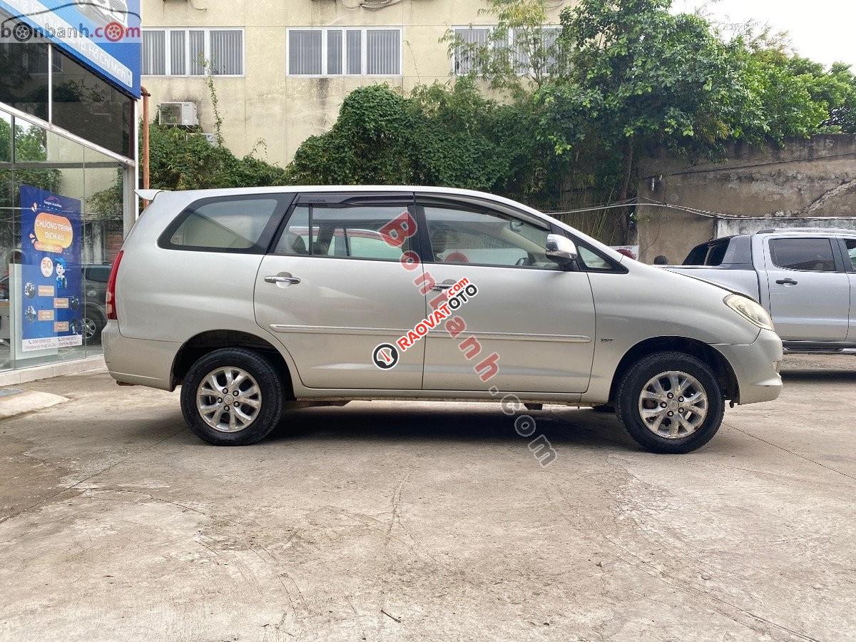 Bán Toyota Innova G 2.0 MT đời 2008, màu bạc, giá chỉ 247 triệu-1