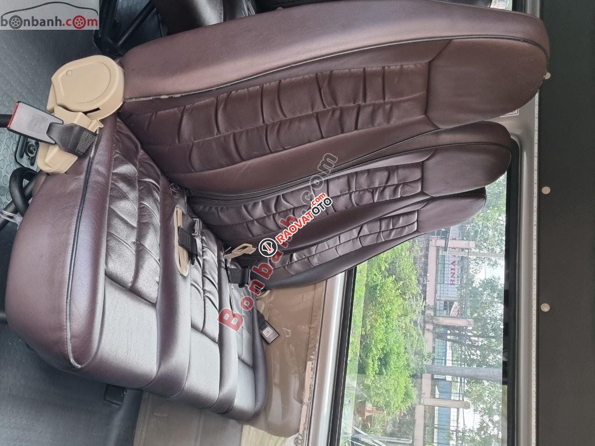 Bán xe Ford Transit SVP sản xuất năm 2017, màu ghi vàng-4