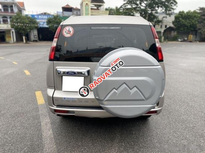 Bán xe Ford Everest 4x2 MT năm 2015, màu phấn hồng còn mới, 520 triệu-3