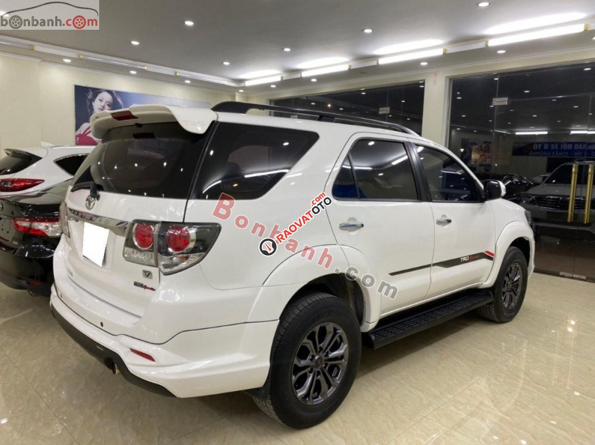 Cần bán Toyota Fortuner TRD Sportivo 4x2 AT đời 2016, màu trắng, 660tr-2