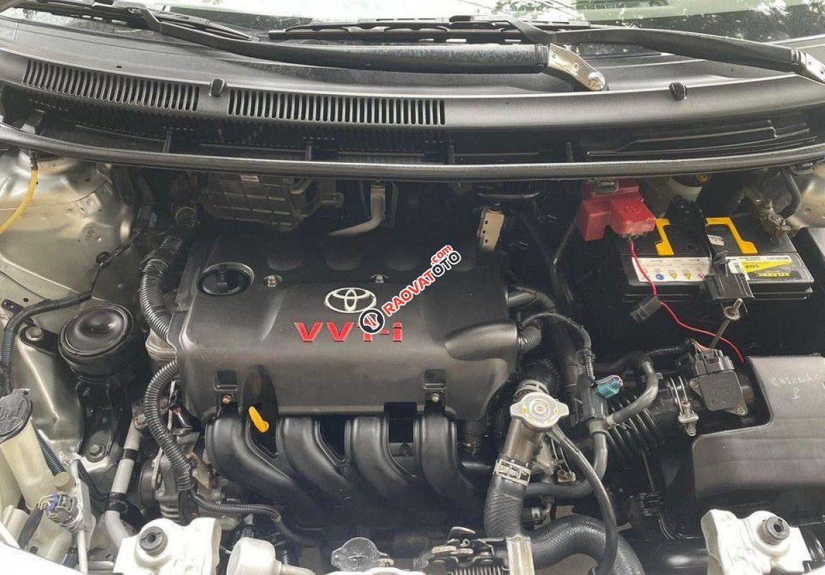 Cần bán xe Toyota Vios 1.5E 2011, màu bạc, giá 225tr-0