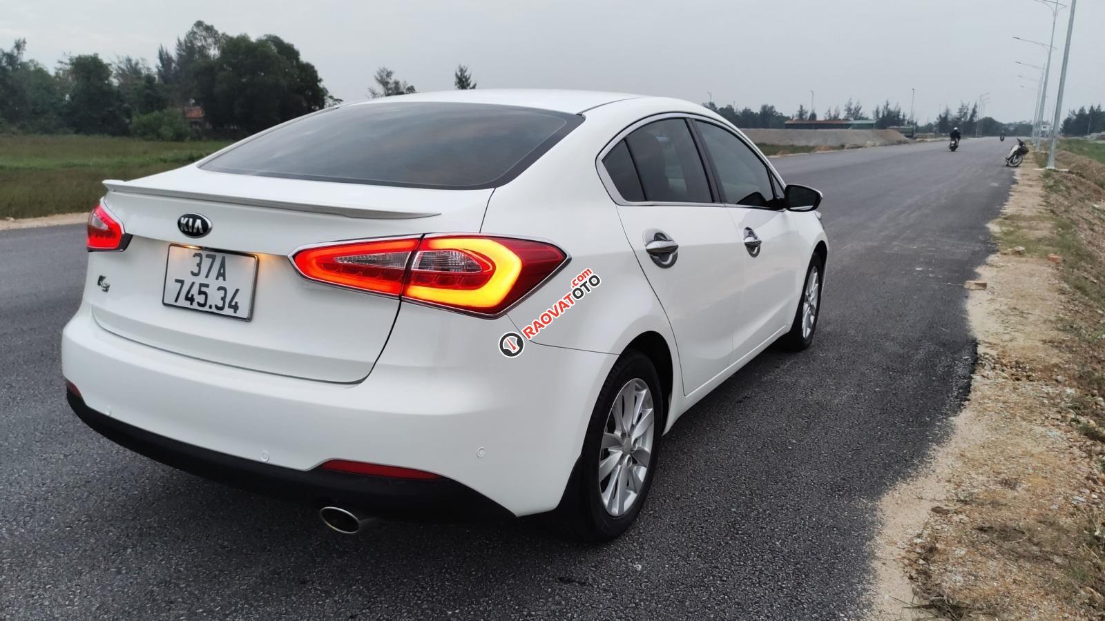 Cần bán Kia K3 1.6MT đời 2015, màu trắng còn mới, giá 375tr-6