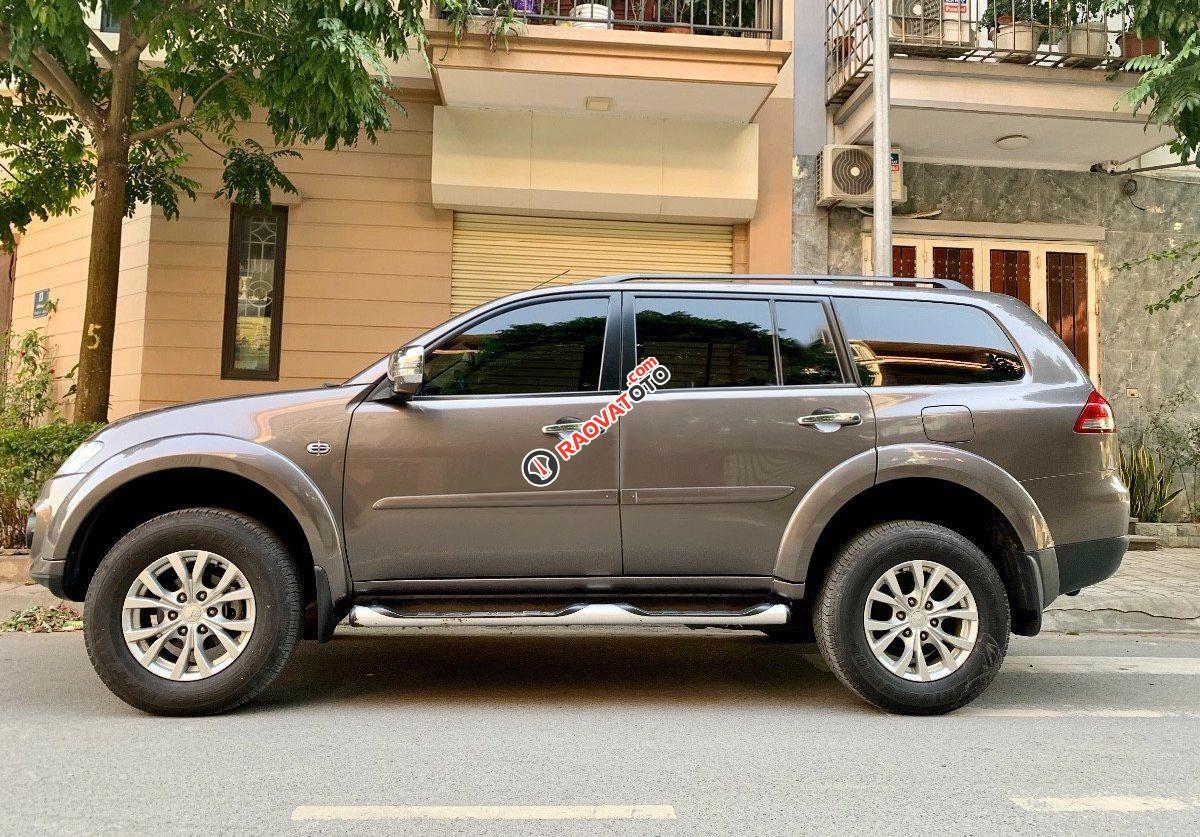 Cần bán gấp Mitsubishi Pajero đời 2015, màu nâu còn mới, giá tốt-4